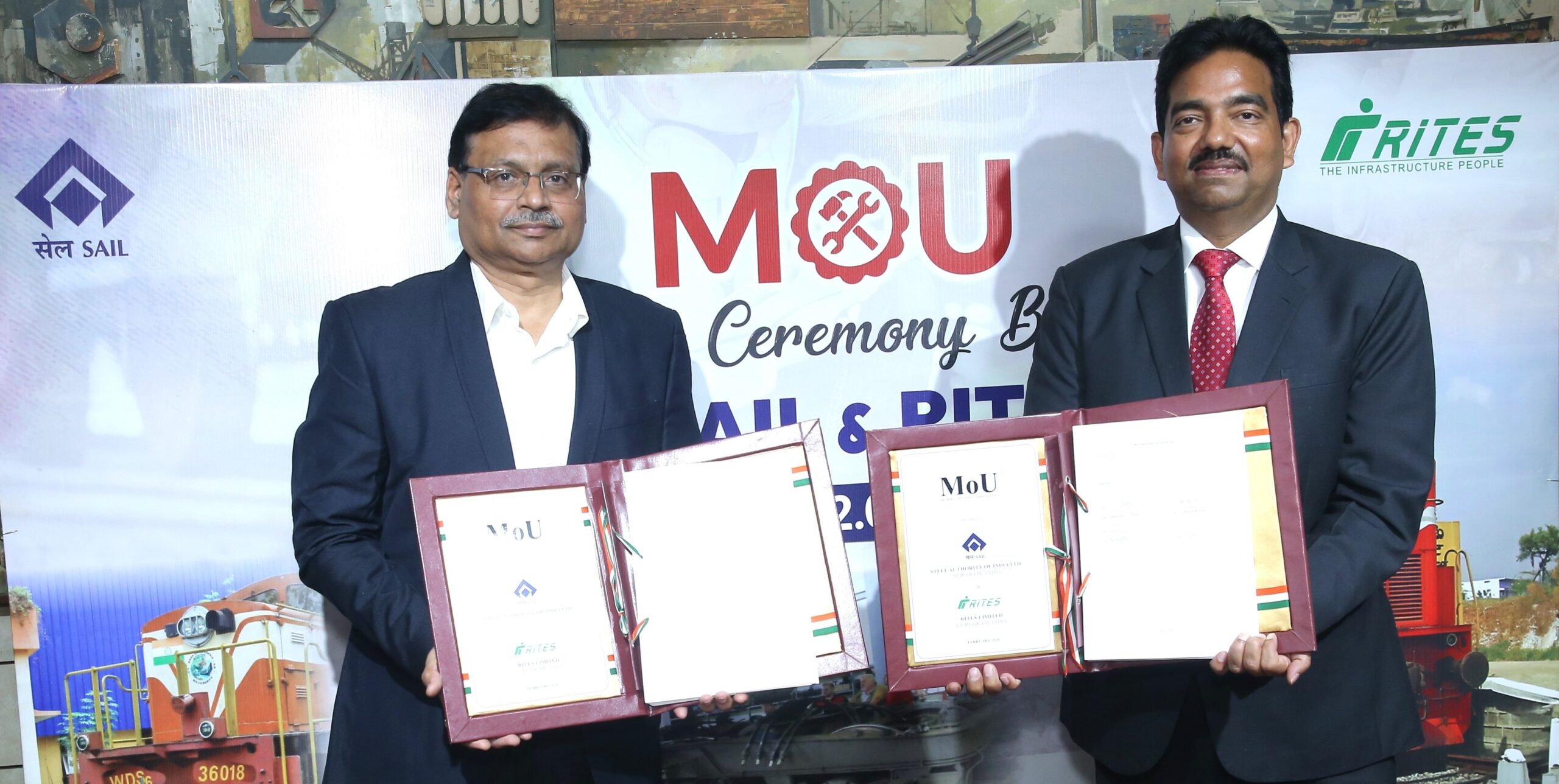 Shri-P.K.-Baisakhiya-ED-Operations-SAIL-and-Shri-Sandeep-Jain-ED-Technical-Services-RITES-after-signing-the-MoU-scaled.